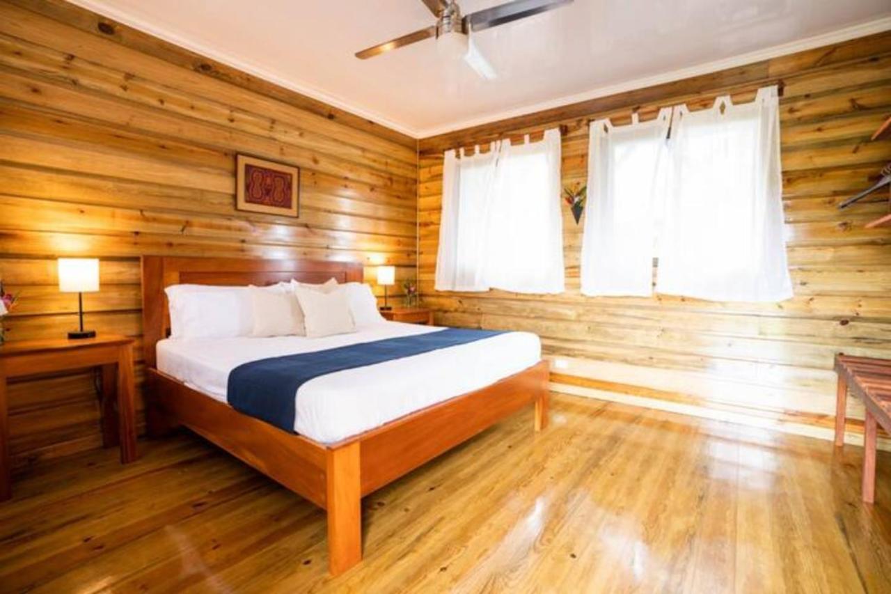 Casa Marlin Bed and Breakfast Bocas del Toro Buitenkant foto